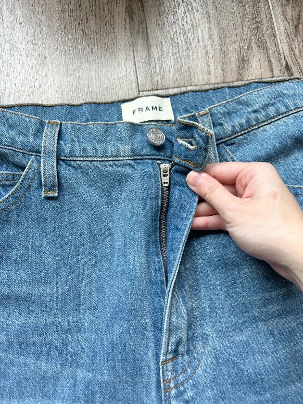 Frame True Straight Leg Jeans Riverwalk Medium Wash Size 32 LIKE NEW - Picture 5 of 10